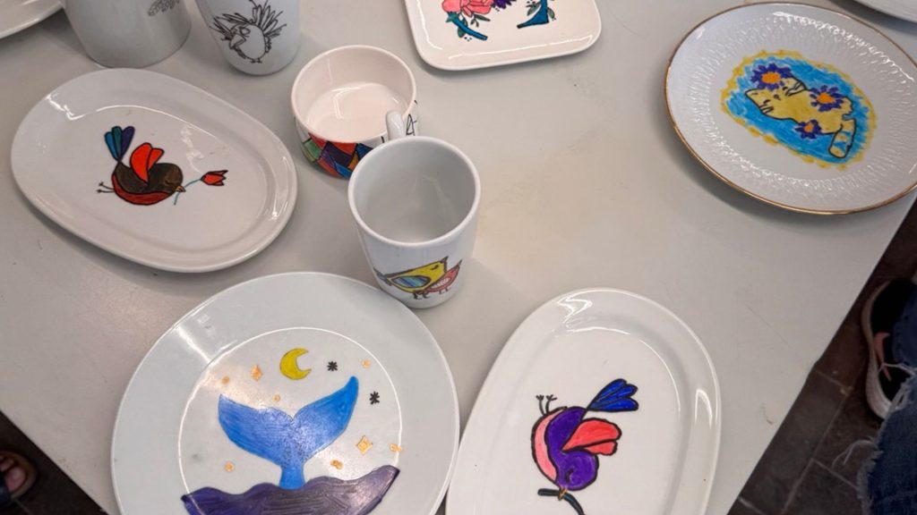 Porzellanmalen geht auf jedem Kindergeburtstag